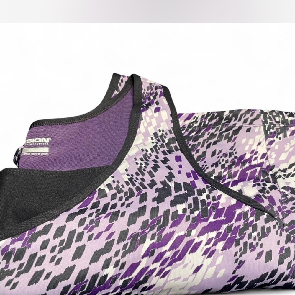 Xersion Abstract  Active Tank Top with Built in Bra - Picture 6 of 6
